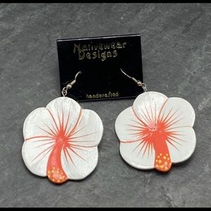 #544 NWT Women’s Vintage artisan wood paint novelty earrings hibiscus Hawaii